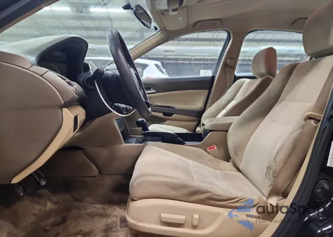 2010 Honda Accord Lxp z USA, uszkodzony, nr VIN 1HGCP2F44AA037287